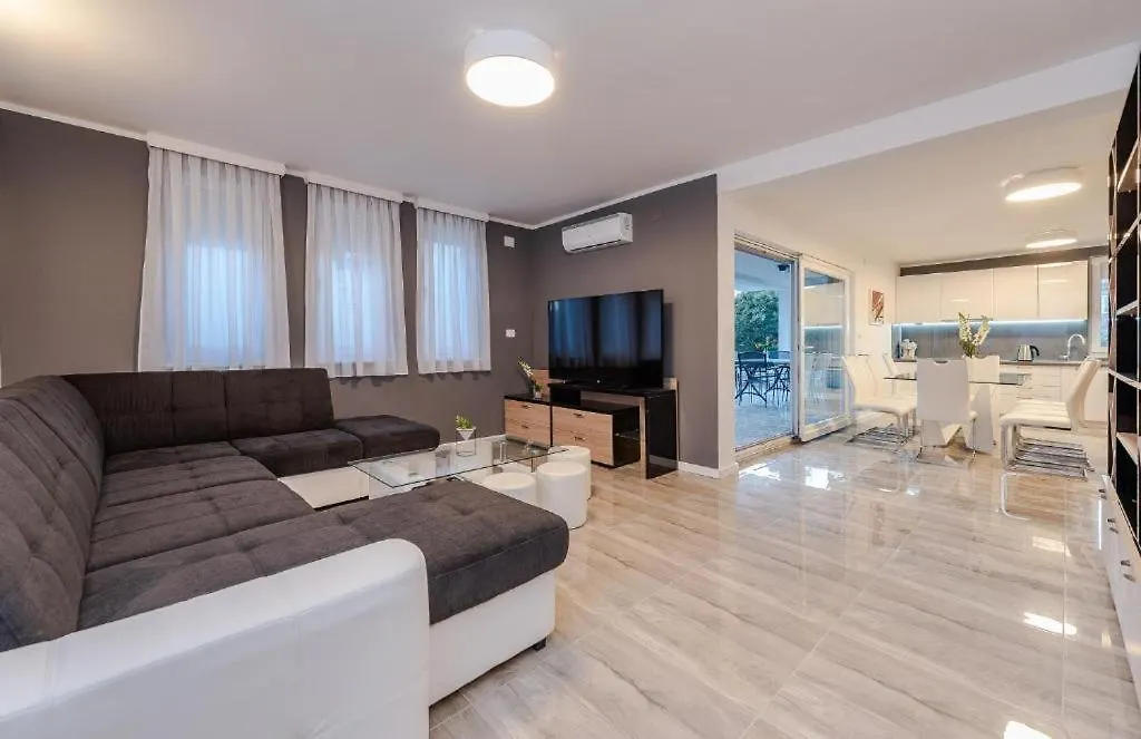Luxury Mandre House Villa