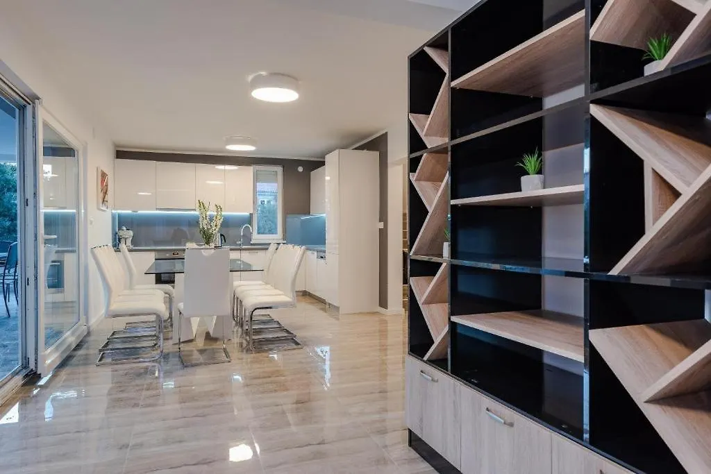 Luxury Mandre House Villa